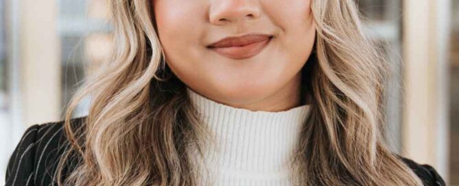 Female dressed in what to wear for Professional headshots