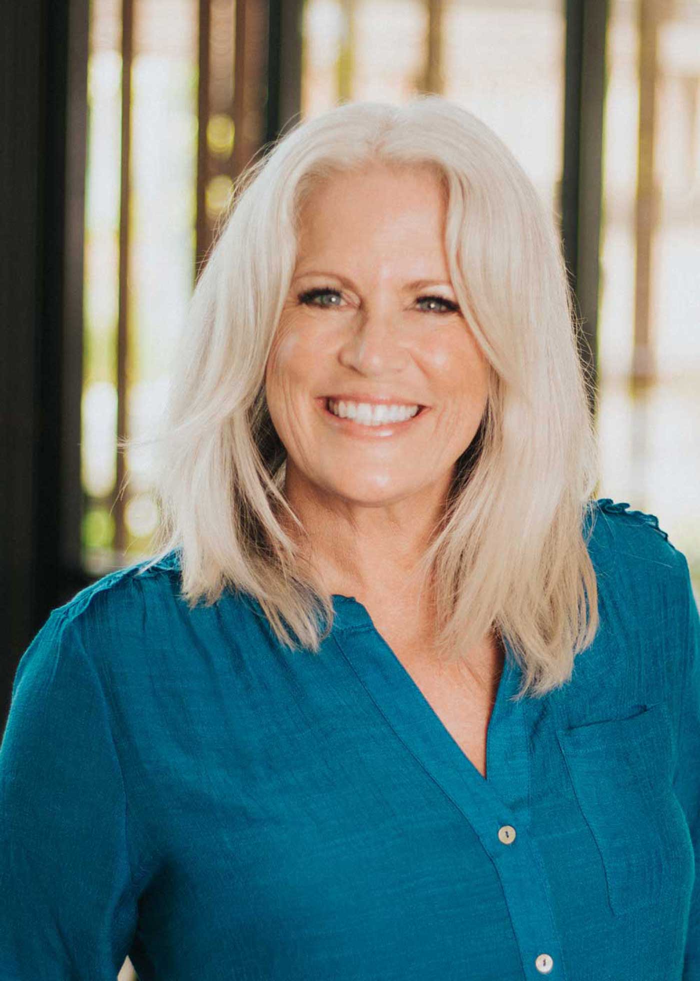 WEBCROPIMG_2890-Edit Angie Hughes Headshot